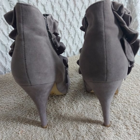 FAHRENHEIT Ruffle Booties Faux Suede Grey - Picture 4 of 8